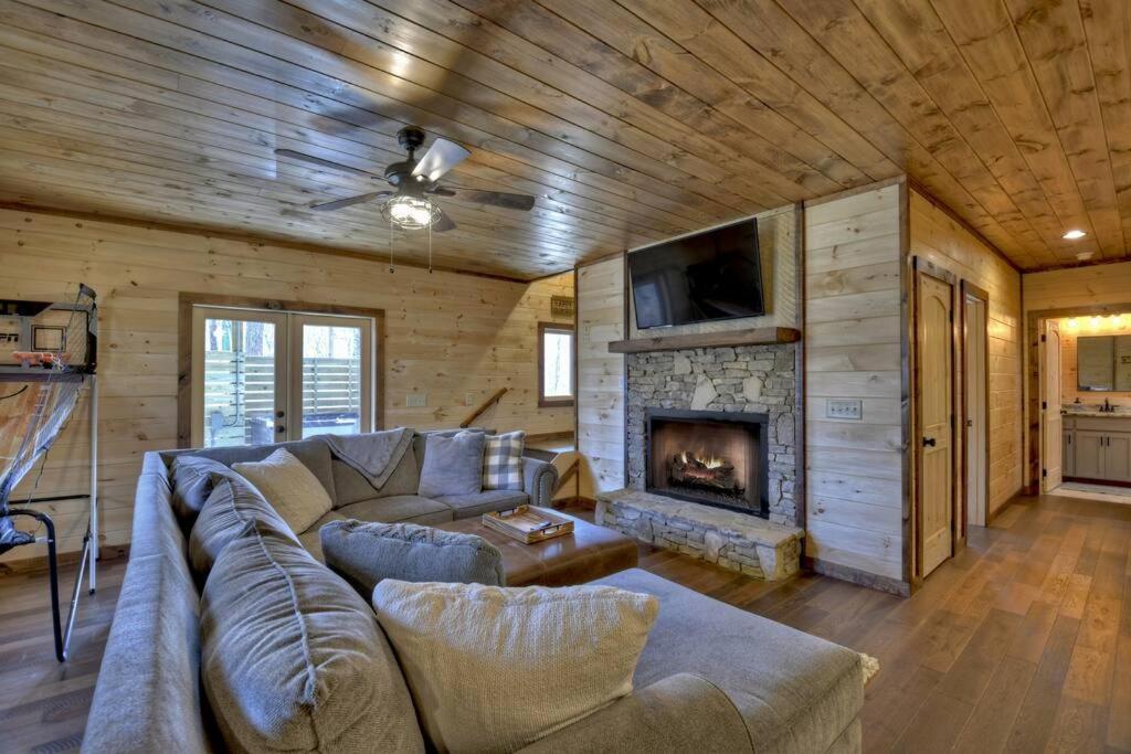 Rosewood Retreat - Hot Tub Fire Pit Pool Table Villa Блу Ридж Екстериор снимка